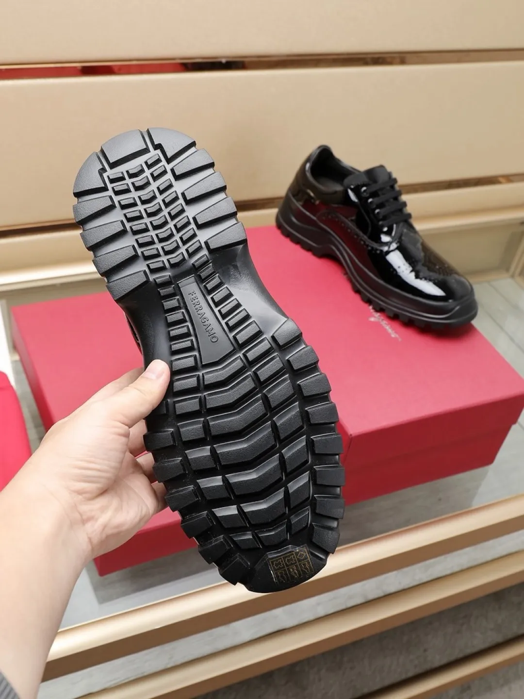 Factory P680💰🔥《Ferragamo》👏Latest•High-end top brand luxury~purchasing agent, top~quality. New fashionable business men's shoes 🔜The uppers are made of original first-layer open-edge beaded cowhide➕cowhide·lining, with fine workmanship. The original stylish and soft combination wear-resistant and non-slip outsole is light and comfortable on the feet. The real thing looks better in real photos. Number of yards: 38--44 (45 and 46 can be customized)